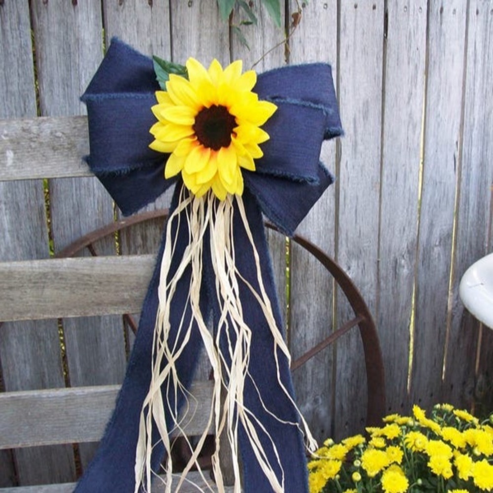 Two Handmade Wire Bows - Picture 2 of 3